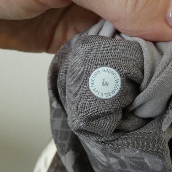 Lululemon Aligns Sz 4 28" - Picture 4 of 4